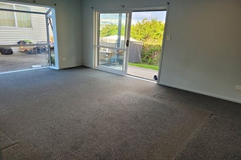 Photo of property in 5 Rickards Place, New Lynn, Auckland, 0600