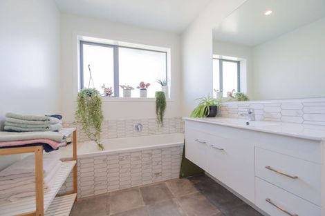 Photo of property in 11 Breaksea Street, Te Anau, 9600