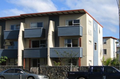 Photo of property in 4/3 Riverside Road, Orewa, 0931