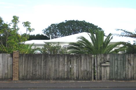 Photo of property in 3170 Great North Road, New Lynn, Auckland, 0600