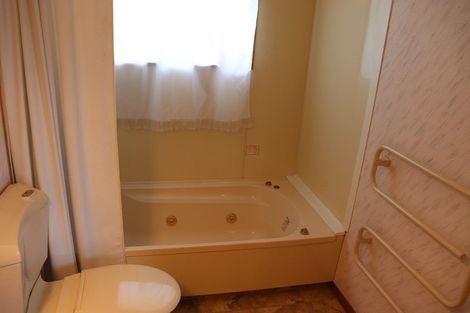 Photo of property in 5 Seville Court, Terrace End, Palmerston North, 4410