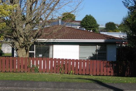Photo of property in 28 Halberg Street, Papakura, 2110