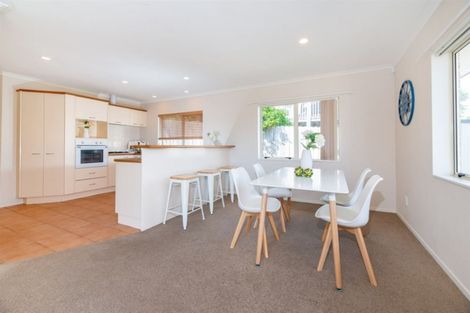 Photo of property in 27 John Brooke Crescent, East Tamaki Heights, Auckland, 2016