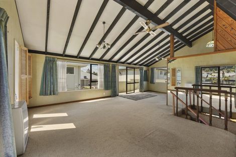 Photo of property in 201 Queens Drive, Lyall Bay, Wellington, 6022