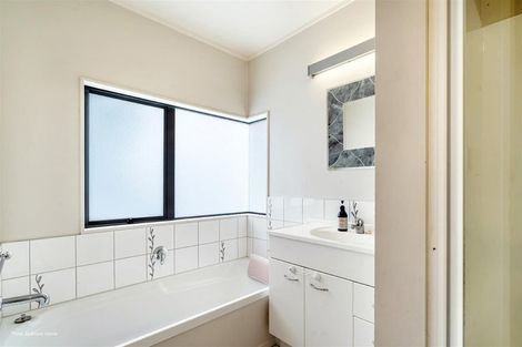 Photo of property in 51 Queen Mary Avenue, New Lynn, Auckland, 0600