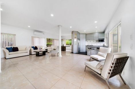 Photo of property in 13 San Martin Place, Goodwood Heights, Auckland, 2105