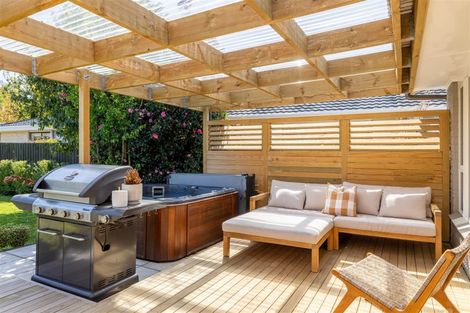 Photo of property in 215 Avonhead Road, Avonhead, Christchurch, 8042