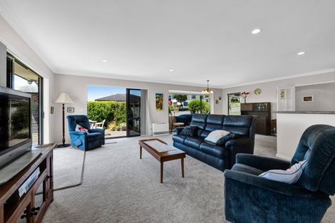 Photo of property in 6 Kellyville Heights, Merrilands, New Plymouth, 4312
