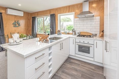 Photo of property in 23 Boyd Avenue, Mangere Bridge, Auckland, 2022