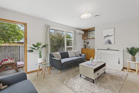 Photo of property in 98 Crofton Road, Harewood, Christchurch, 8051