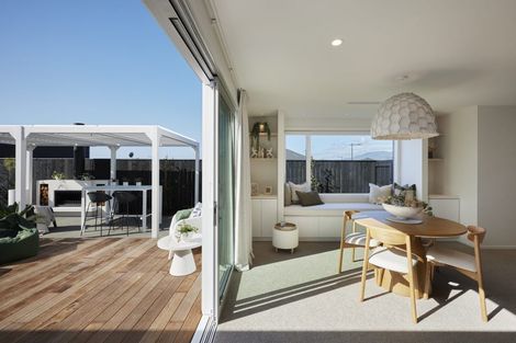 Photo of property in 39 Mcindoe Road, Kumeu, 0810