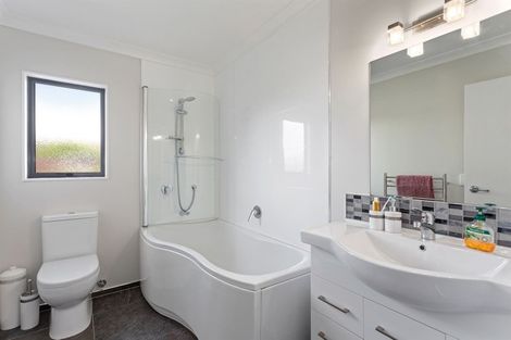 Photo of property in 15 Edgewater Grove, Whakatane, 3120