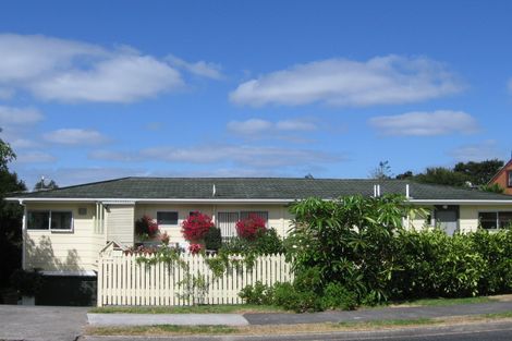 Photo of property in 2/67 Hadfield Street, Beach Haven, Auckland, 0626