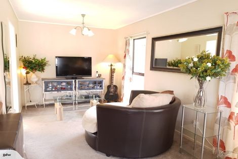 Photo of property in 35 Claverdon Drive, Massey, Auckland, 0614