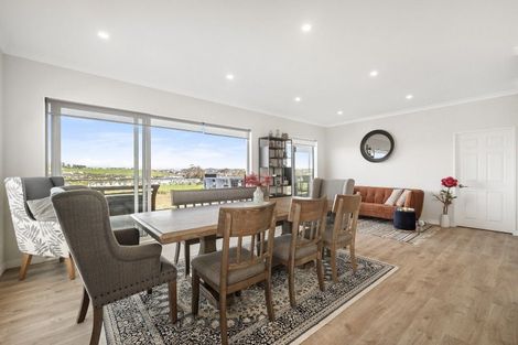 Photo of property in 30 Cassidy Drive, Orewa, 0931