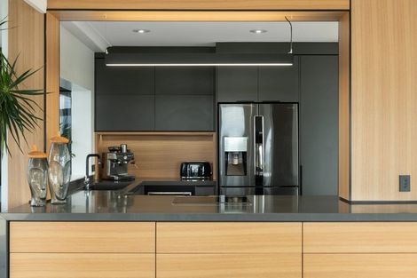 Photo of property in 21 Maunganui Road, Mount Maunganui, 3116