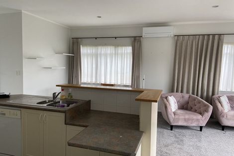 Photo of property in 9-13/11 Fields Parade, Oteha, Auckland, 0632