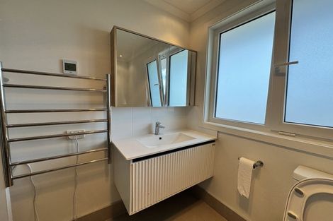 Photo of property in 118 Stapleford Crescent, Browns Bay, Auckland, 0630