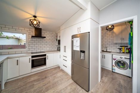 Photo of property in 5 Ngaio Place, Hawera, 4610