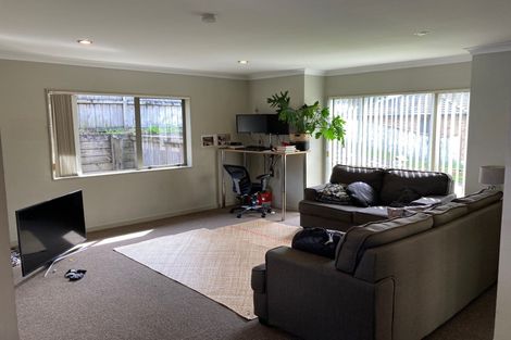 Photo of property in 61 Helleur Road, Massey, Auckland, 0614