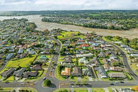 Photo of property in 81 Riverside Drive, Waiuku, 2123