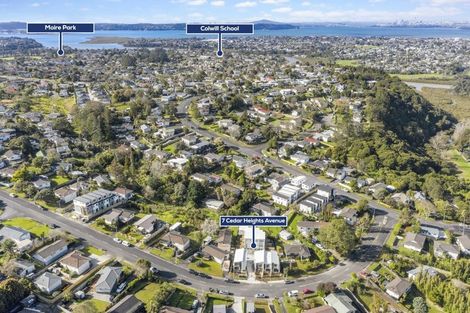 Photo of property in 2/7 Cedar Heights Avenue, Massey, Auckland, 0614