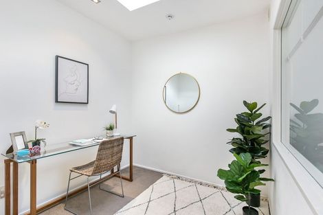 Photo of property in 56 Saddleback Grove, Karori, Wellington, 6012