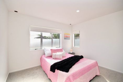 Photo of property in 21 Kia Ora Road, Beach Haven, Auckland, 0626