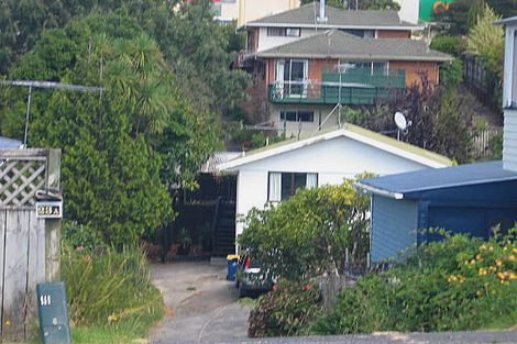 Photo of property in 2/23 Camelot Place, Glenfield, Auckland, 0629
