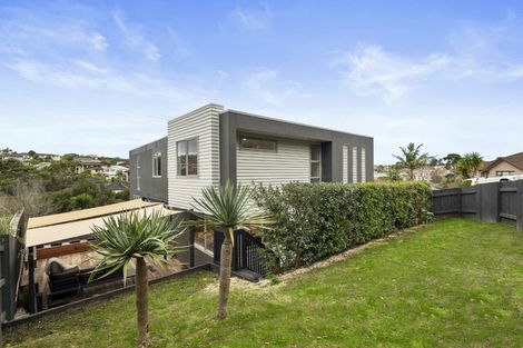 Photo of property in 14 Ilam Lane, Fairview Heights, Auckland, 0632