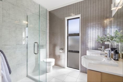 Photo of property in 17 Grand Drive, Orewa, 0931