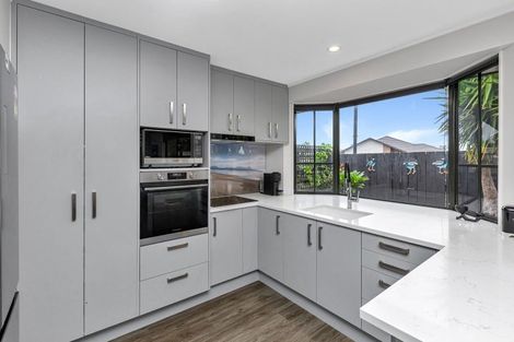 Photo of property in 13 Bermuda Place, One Tree Point, 0118