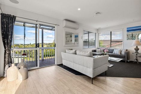 Photo of property in 15 Rosario Crescent, Red Beach, 0932