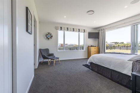 Photo of property in 33 Hartwell Drive, Kelvin Grove, Palmerston North, 4470