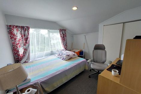 Photo of property in 2/8 Finn Place, Totara Vale, Auckland, 0629