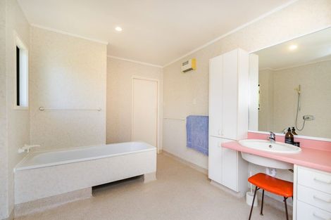 Photo of property in 106 Atawhai Road, Fitzherbert, Palmerston North, 4410