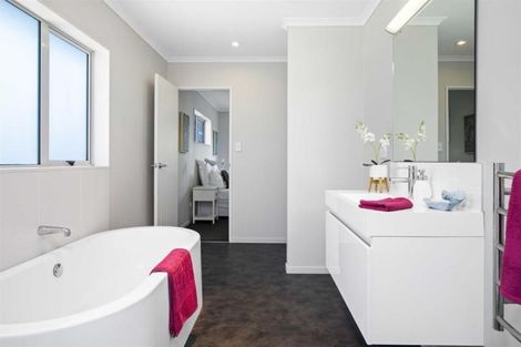 Photo of property in 16 Pono Place, Waiuku, 2123