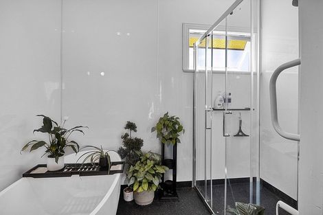 Photo of property in 5 Tawhiti Road, Hawera, 4610