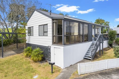 Photo of property in 23 Flaunty Place, West Harbour, Auckland, 0618