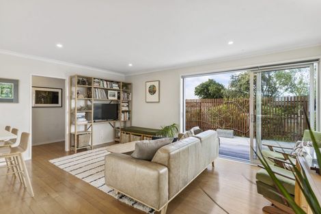 Photo of property in 2 Hatton Road, Orewa, 0931