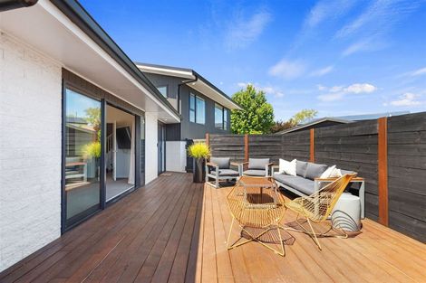 Photo of property in 11 Lombard Place, Avonhead, Christchurch, 8042