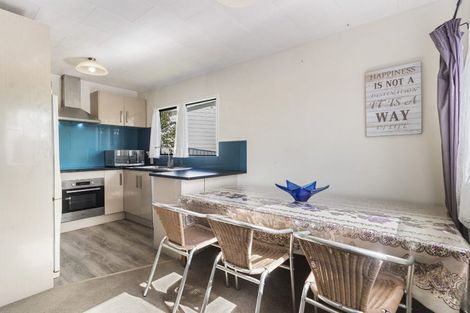 Photo of property in 6 Katrina Place, Massey, Auckland, 0614