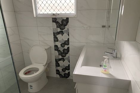 Photo of property in 2/82 Roberts Road, Te Atatu South, Auckland, 0610