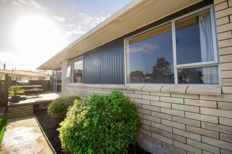 Photo of property in 32 Palliser Place, Milson, Palmerston North, 4414