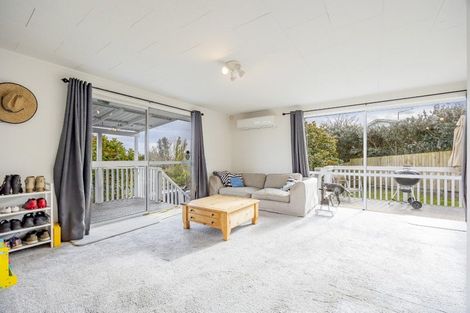 Photo of property in 17 Magdalen Place, West Harbour, Auckland, 0618