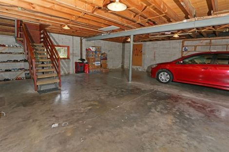 Photo of property in 11 Meadow Crescent, Te Atatu South, Auckland, 0602