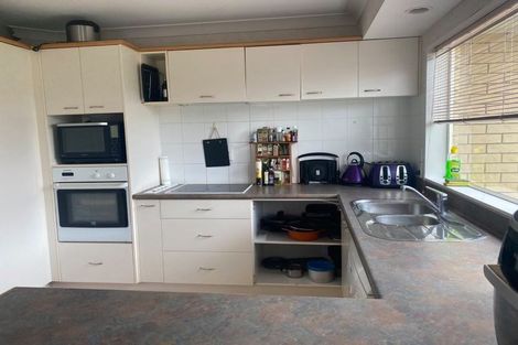 Photo of property in 3 Maghera Drive, East Tamaki Heights, Auckland, 2016