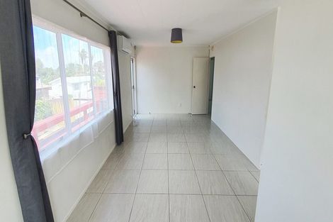 Photo of property in 11 Kearney Place, Massey, Auckland, 0614