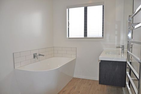 Photo of property in 6 Kapuka Lane, Wanaka, 9305