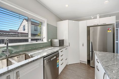 Photo of property in 2 Cambridge Terrace, Taradale, Napier, 4112